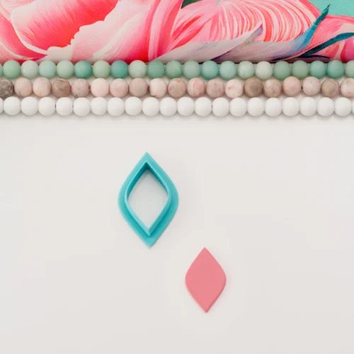 Solid Pointy Oval M
