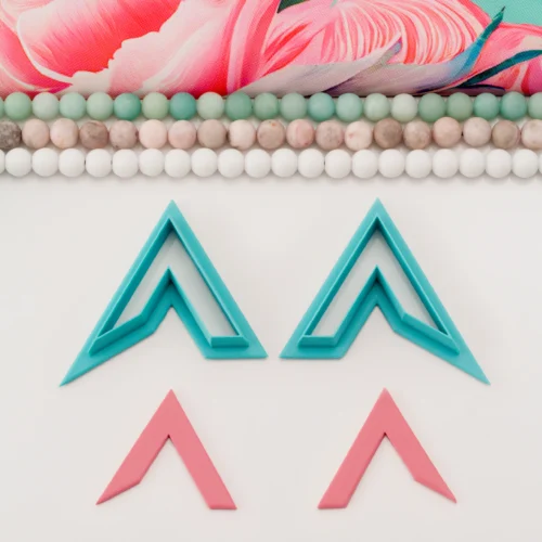 Mirrored Asymmetric Triangle Hoop