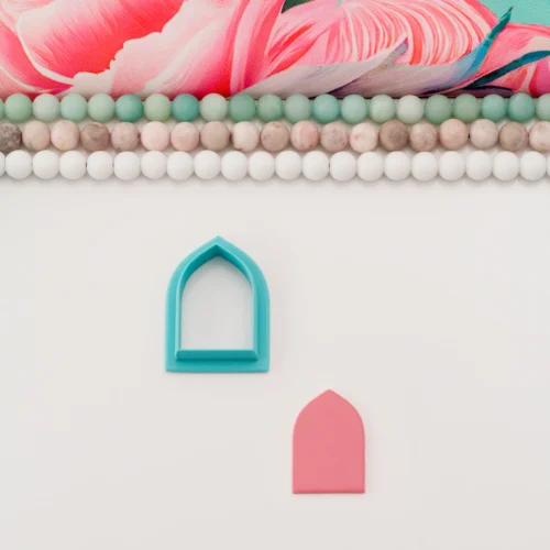 Solid Pointy Arch M
