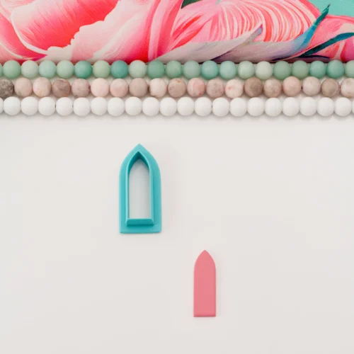 Solid Pointy Arch S