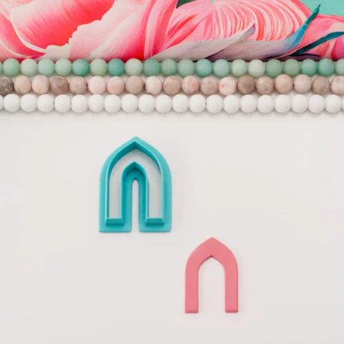 Pointy Arch Hoop M