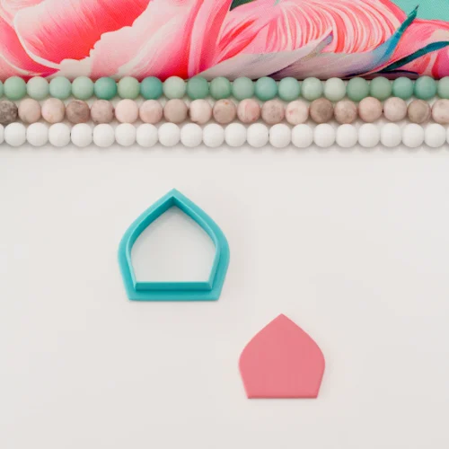 Solid Pointy Arch with Small Base L