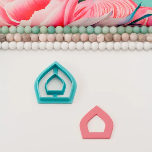 Pointy Arch Donut with Small Base L