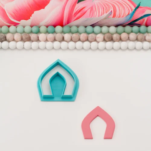 Pointy Arch Hoop with Small Base L