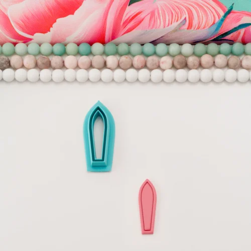 Framed Pointy Arch with Small Base S