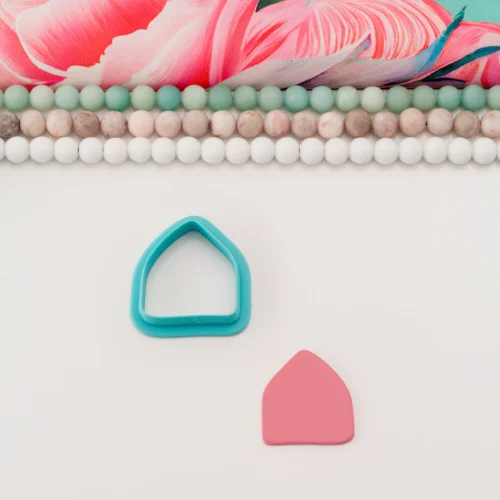 Solid Pointy Arch Pebble L