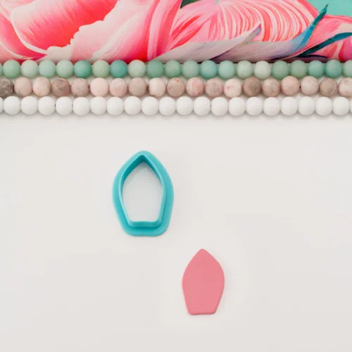 Solid Pointy Arch Pebble with Small Base M